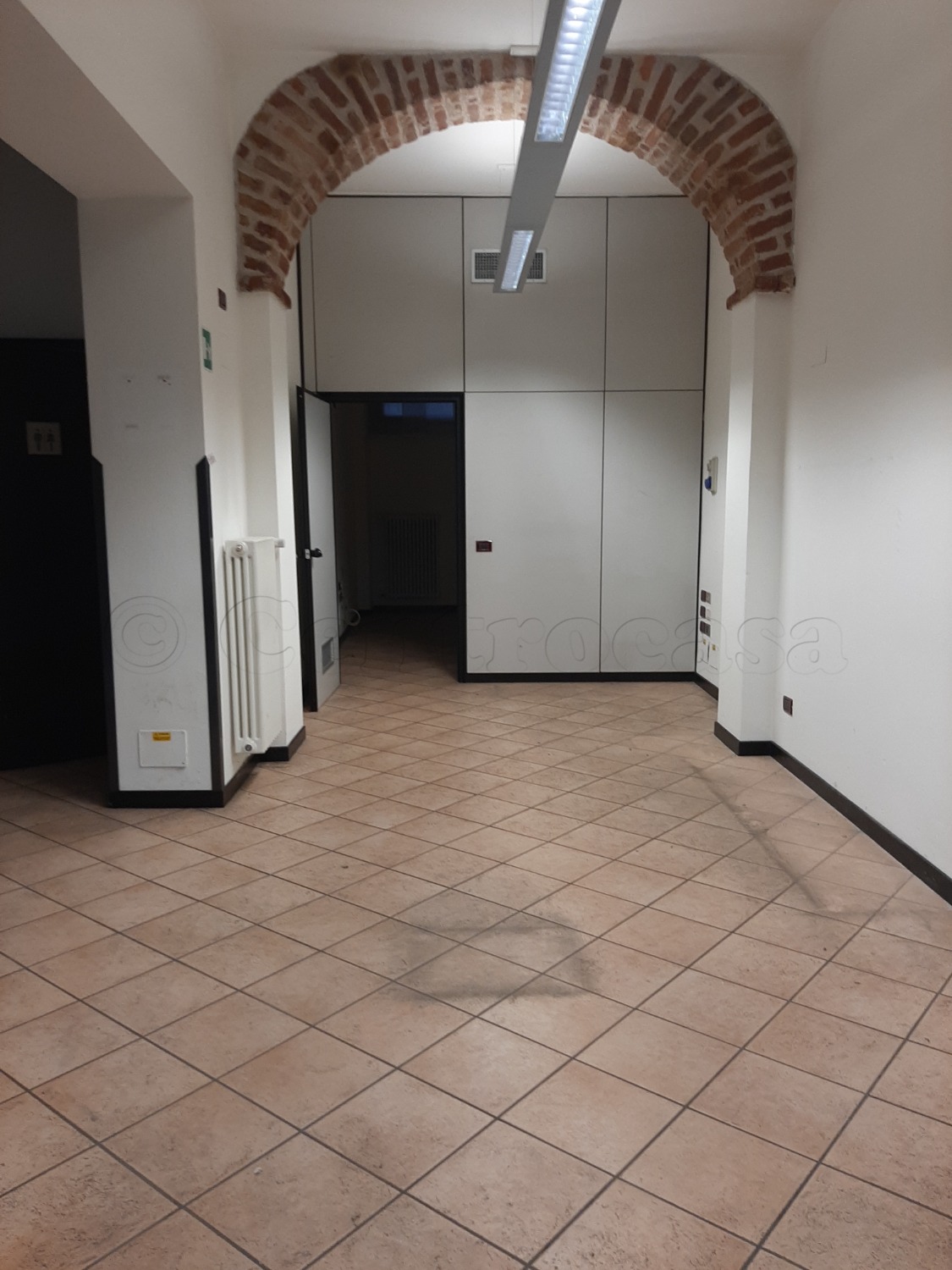 ROBECCO: IN CENTRO NEGOZIO/UFFICIO 140 mq € 1.000
