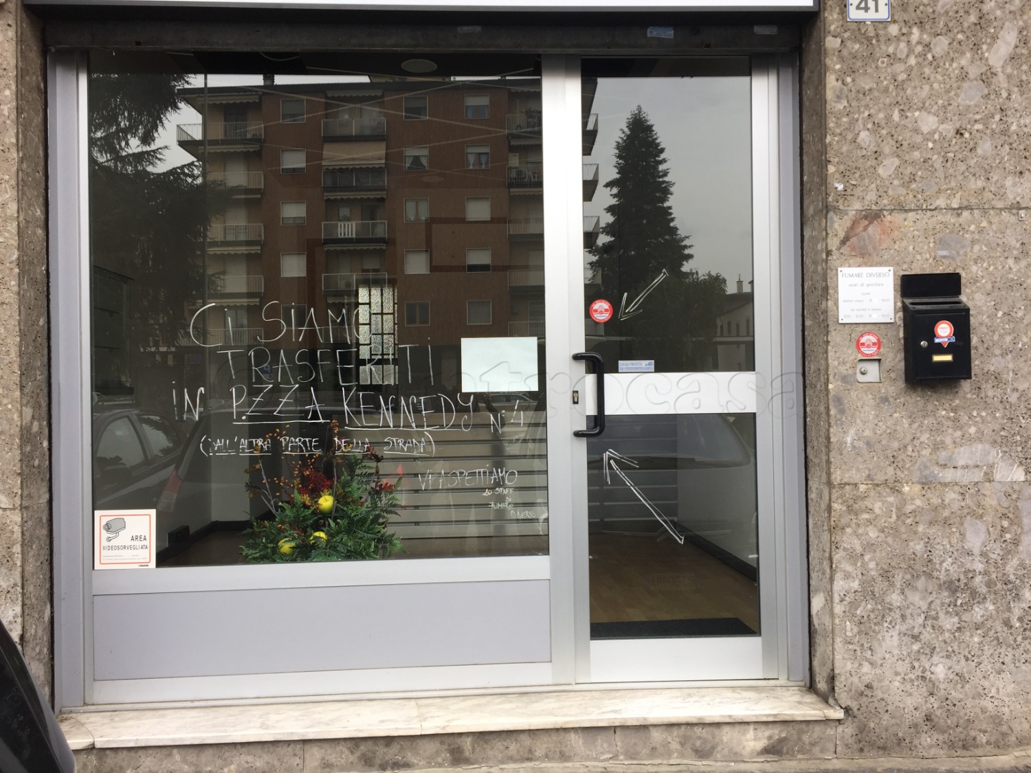 MAGENTA: NEGOZIO CON VETRINA E COMODO PARCHEGGIO € 550