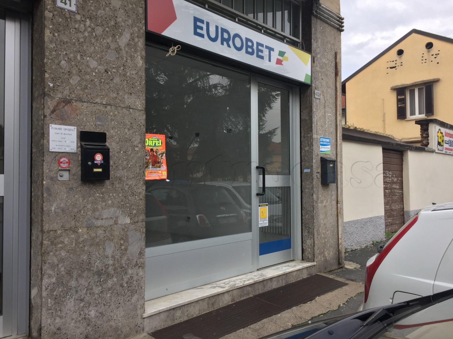 MAGENTA: NEGOZIO con VETRINA e AMPIO PARK € 75.000