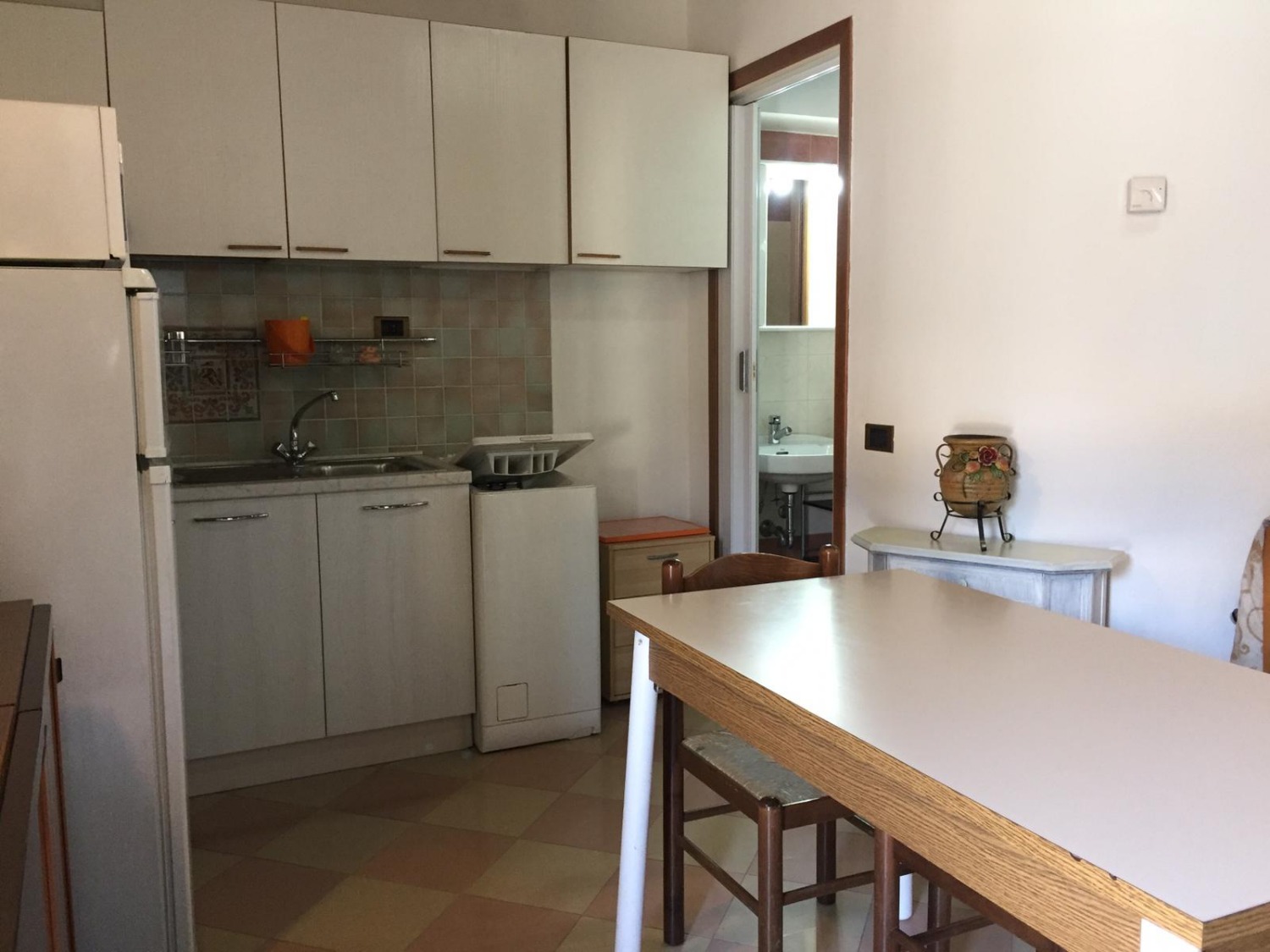 MAGENTA: MONOLOCALE ARREDATO IN CENTRO IN CORTE € 400