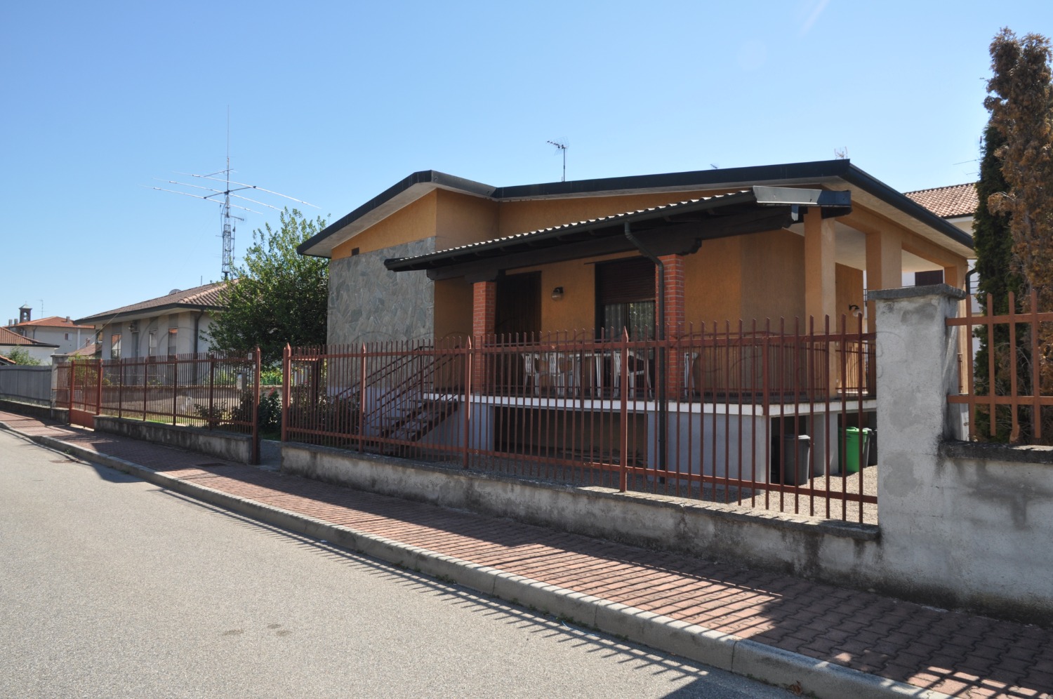 MAGENTA: VILLA SINGOLA CON GIARDINO € 385.000