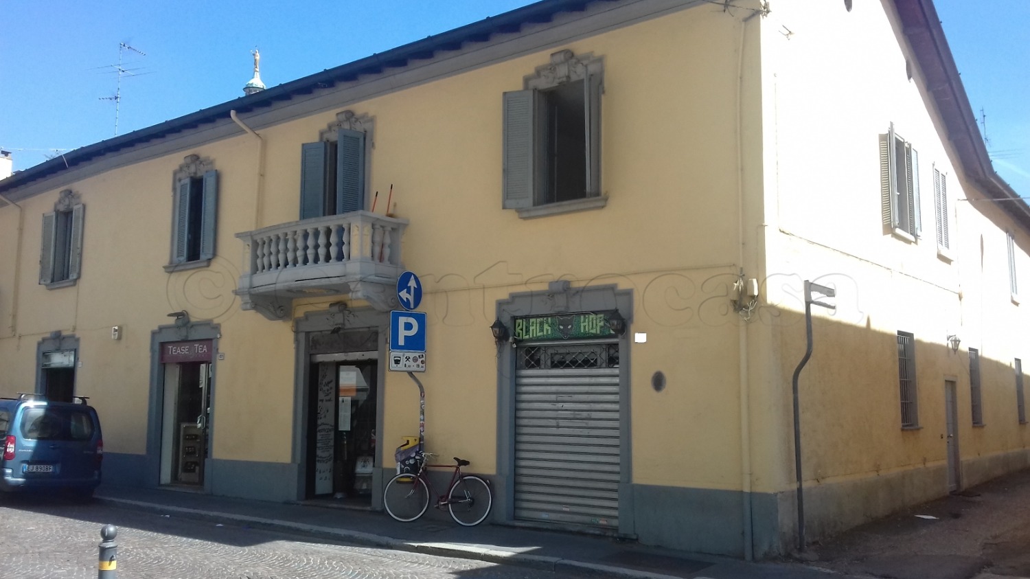 MAGENTA: Via Roma NEGOZIO mq 85  € 1.000