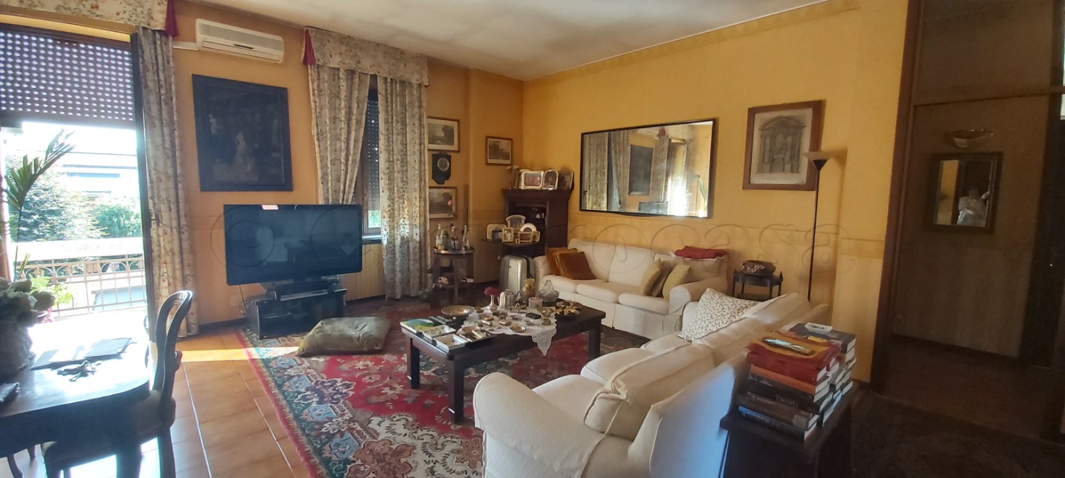 CORBETTA CENTRO: IN CORTE 3 LOCALI CON BOX € 700