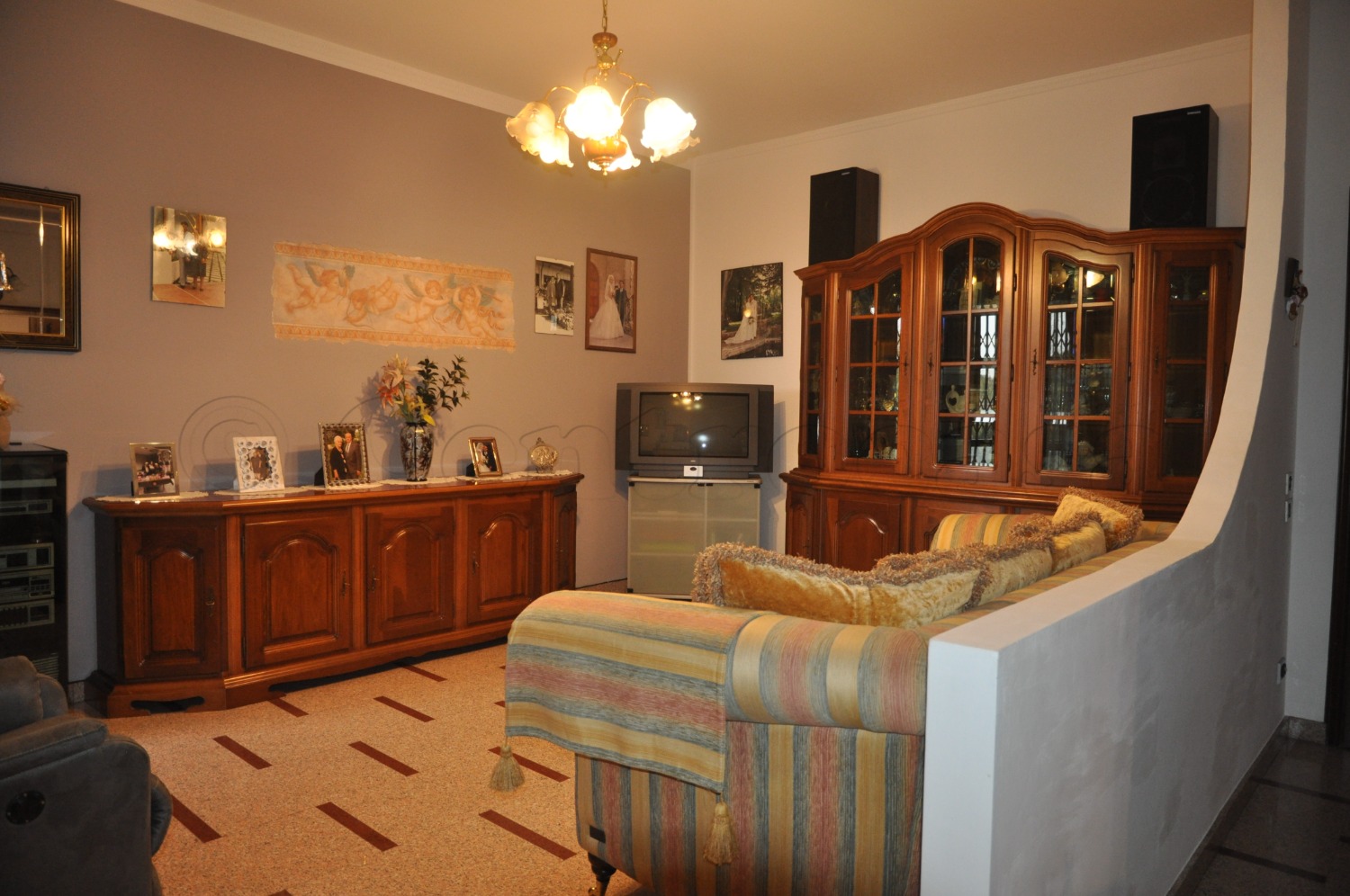 MAGENTA: AMPIO 3/4 LOCALI + BOX € 155.000