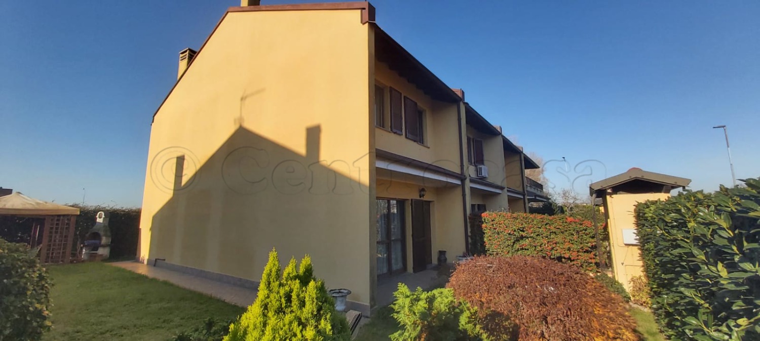 ROBECCO S/N: VILLA DI TESTA € 279.000