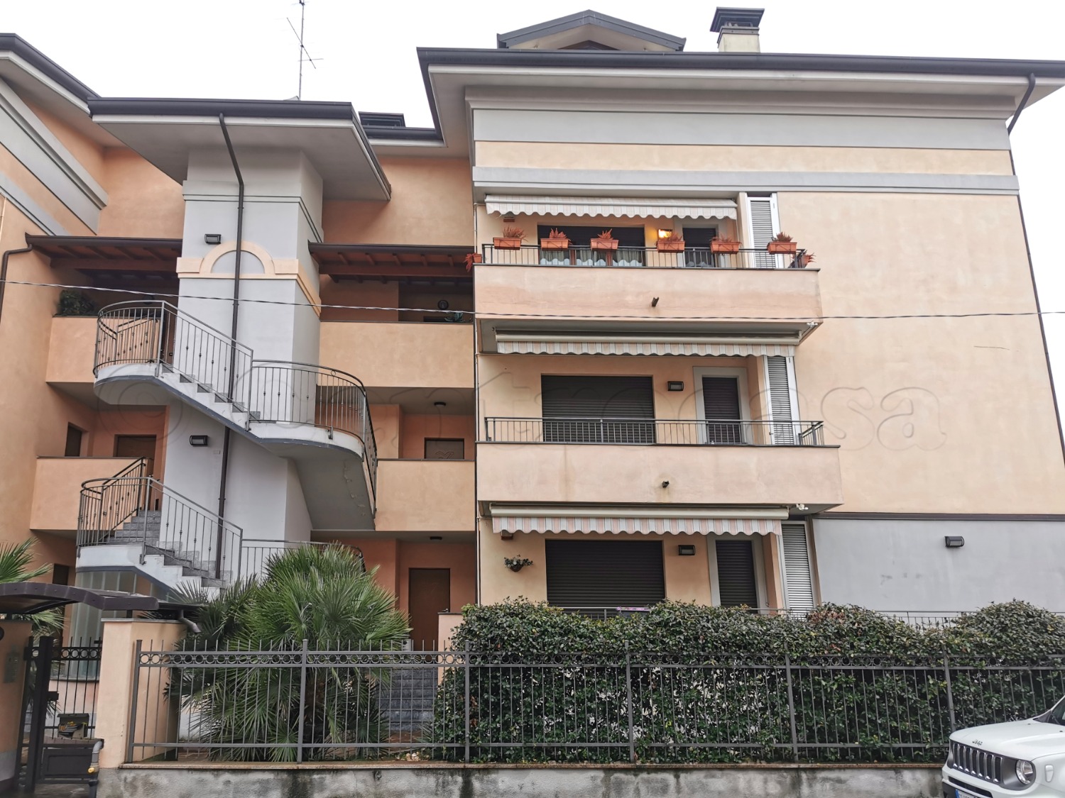 MAGENTA: ATTICO DI 5 LOCALI + CANTINA € 269.000