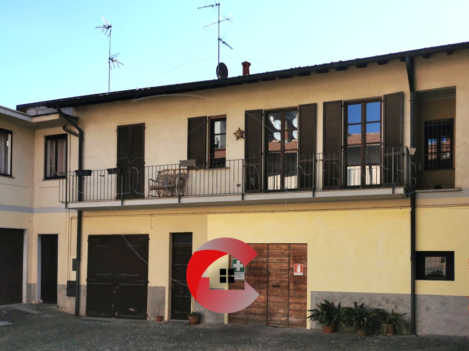 ROBECCO S/N: 3 LOCALI ARREDATO SENZA SPESE € 600