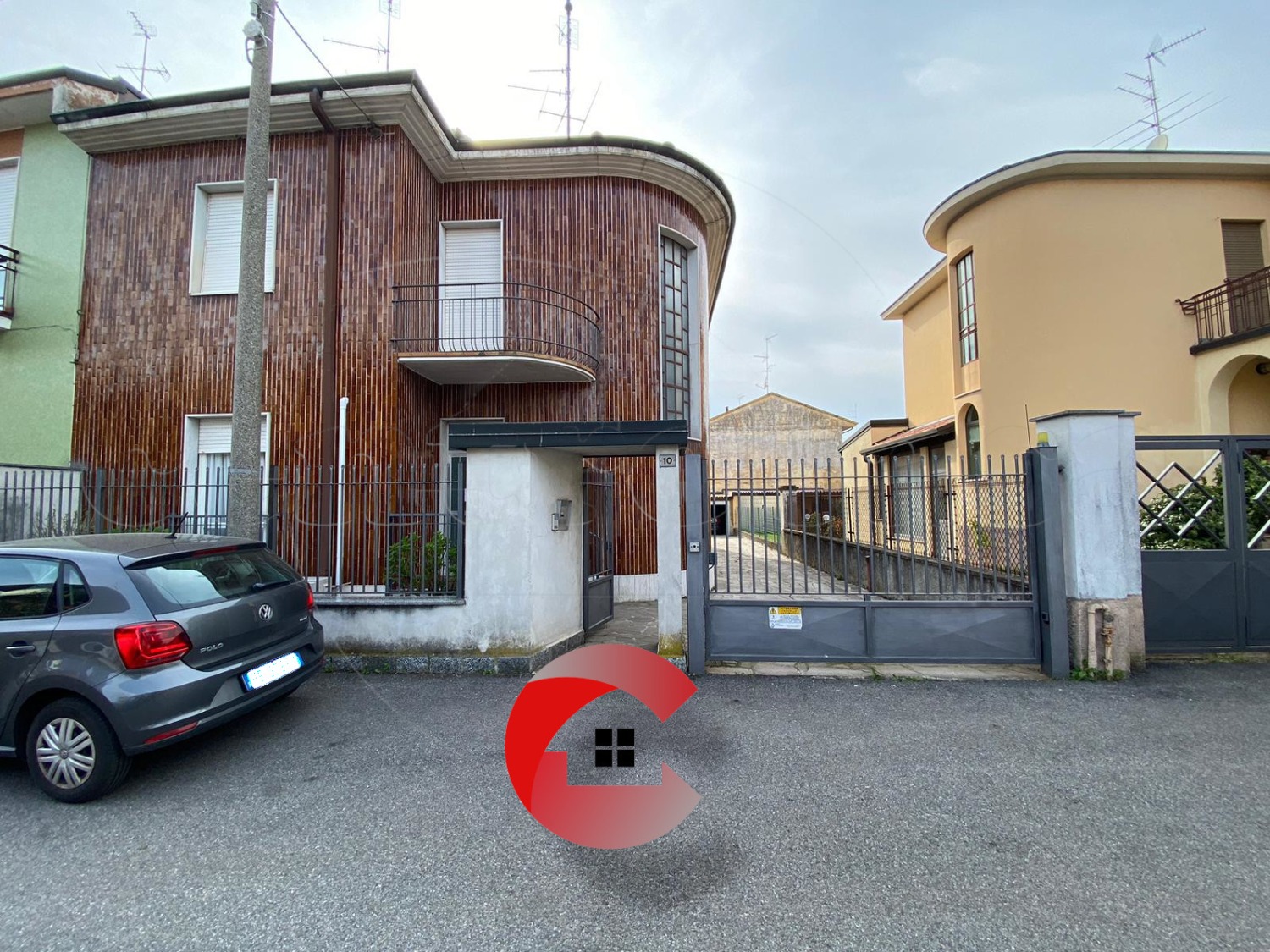 MAGENTA: 3 LOCALI CON GIARDINO + BOX IN VILLA € 152.000