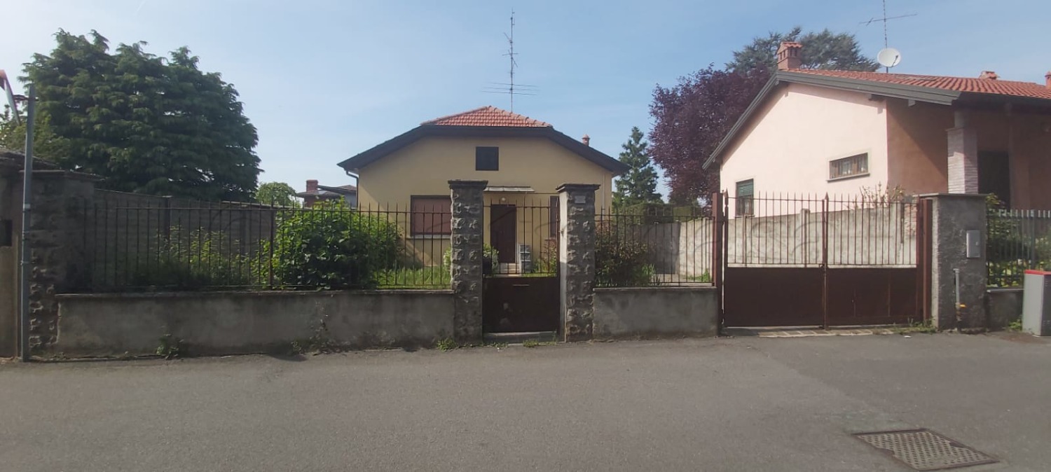 MARCALLO CON CASONE: VILLA CON GIARDINO € 160.000