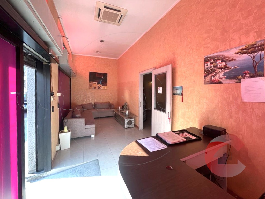 MAGENTA: NEGOZIO IN CENTRO CON 2 VETRINE € 1.650