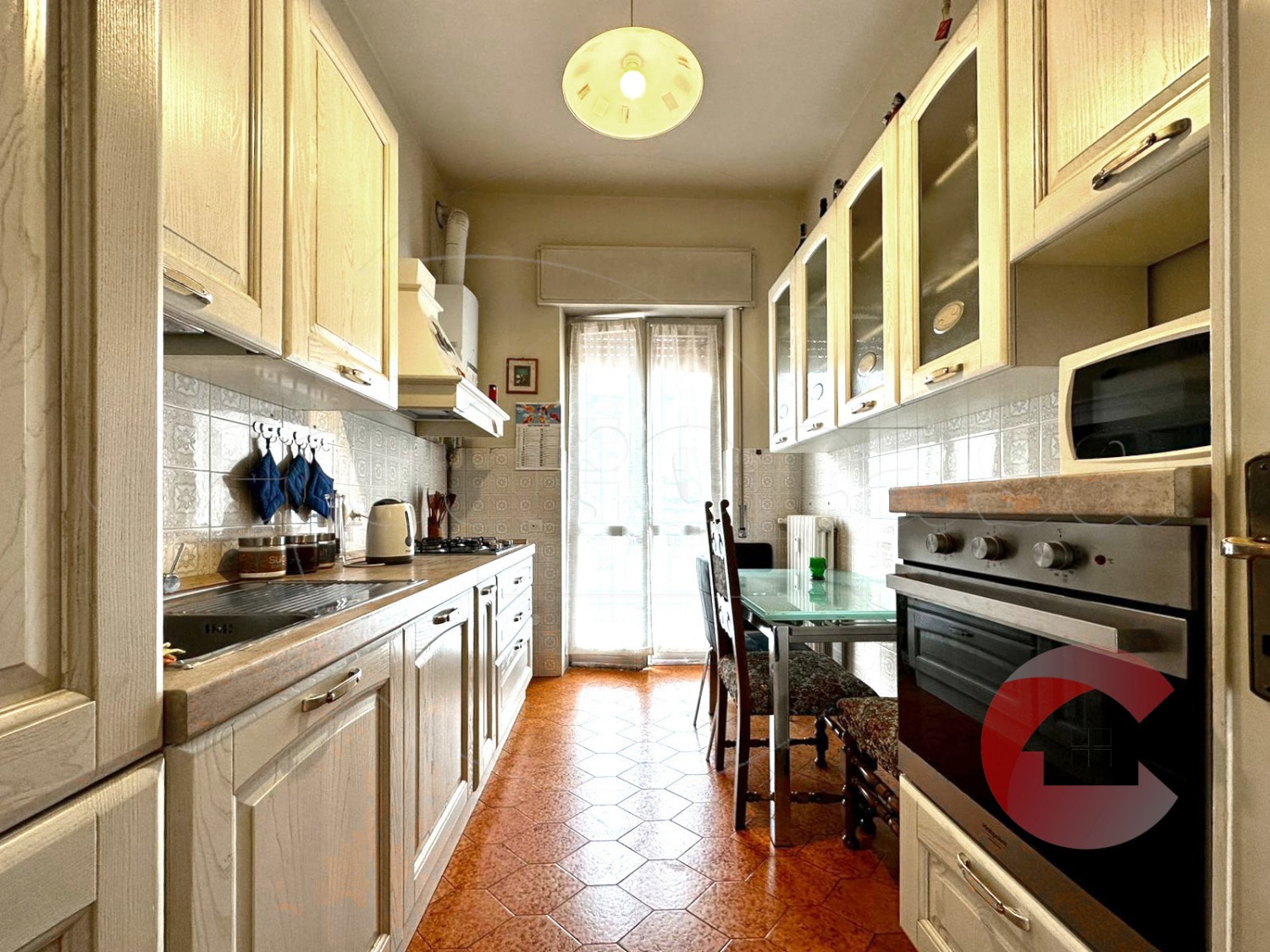 CUGGIONO: 3 LOCALI + CANTINA E BOX € 105.000