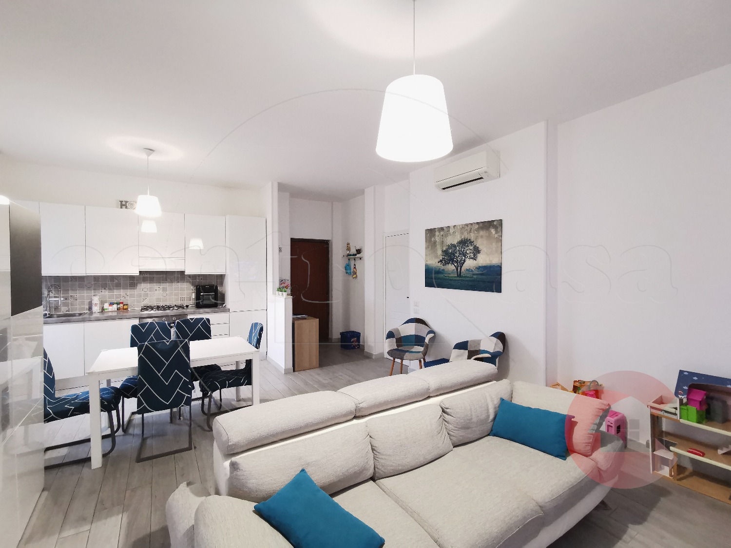 MAGENTA: TRILOCALE + BOX E CANTINA  €.150.000 