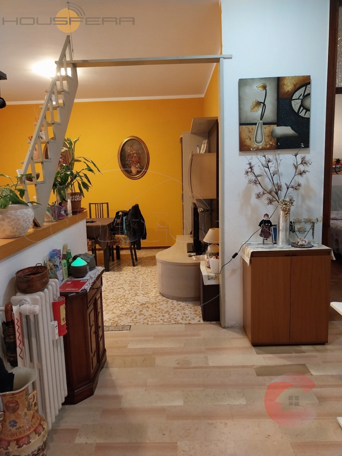 TRECATE: TRILOCALE + BOX € 90.000