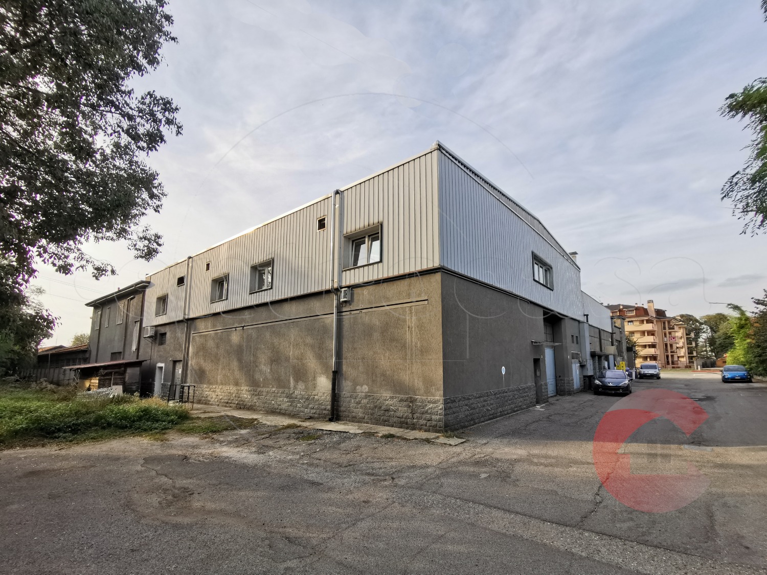 MAGENTA: MAGAZZINO 167 MQ € 700