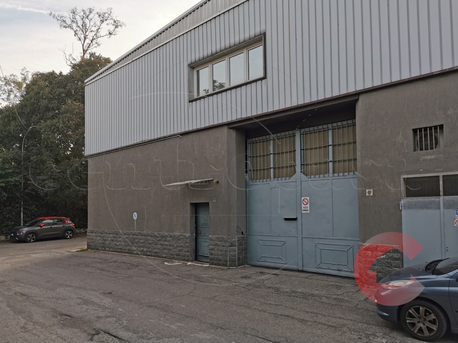 MAGENTA: MAGAZZINO 165 MQ € 680