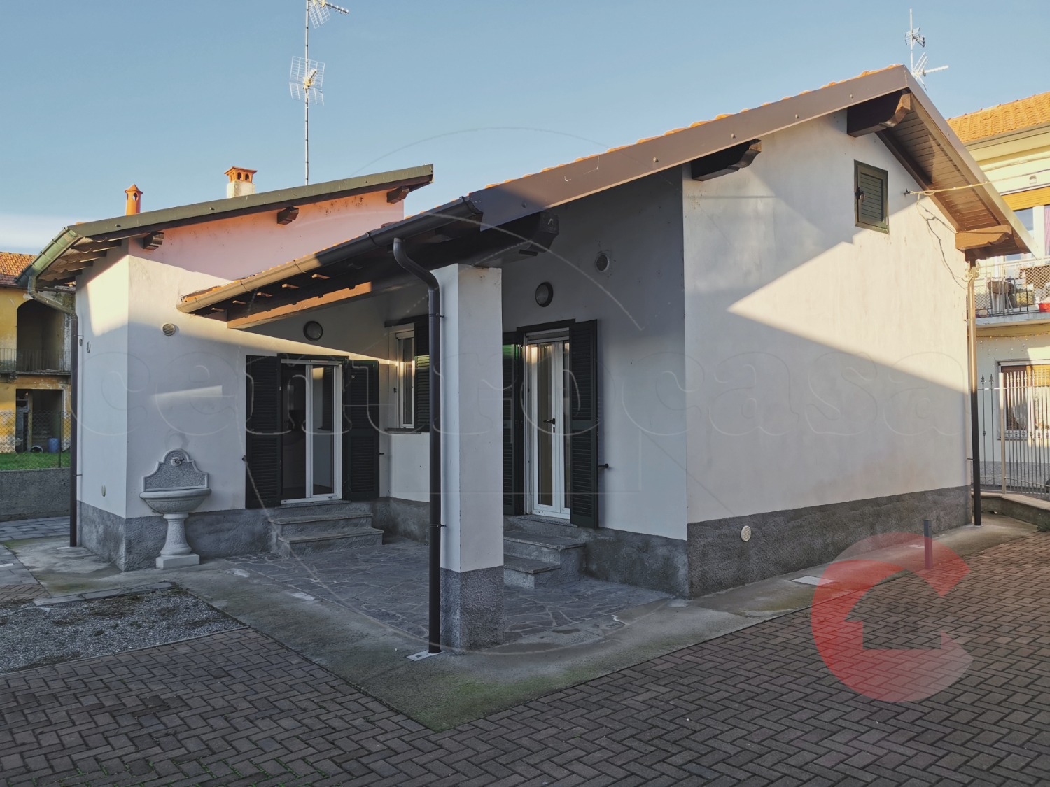 BERNATE TICINO: VILLETTA VUOTA  E RISTRUTTURATA  € 900