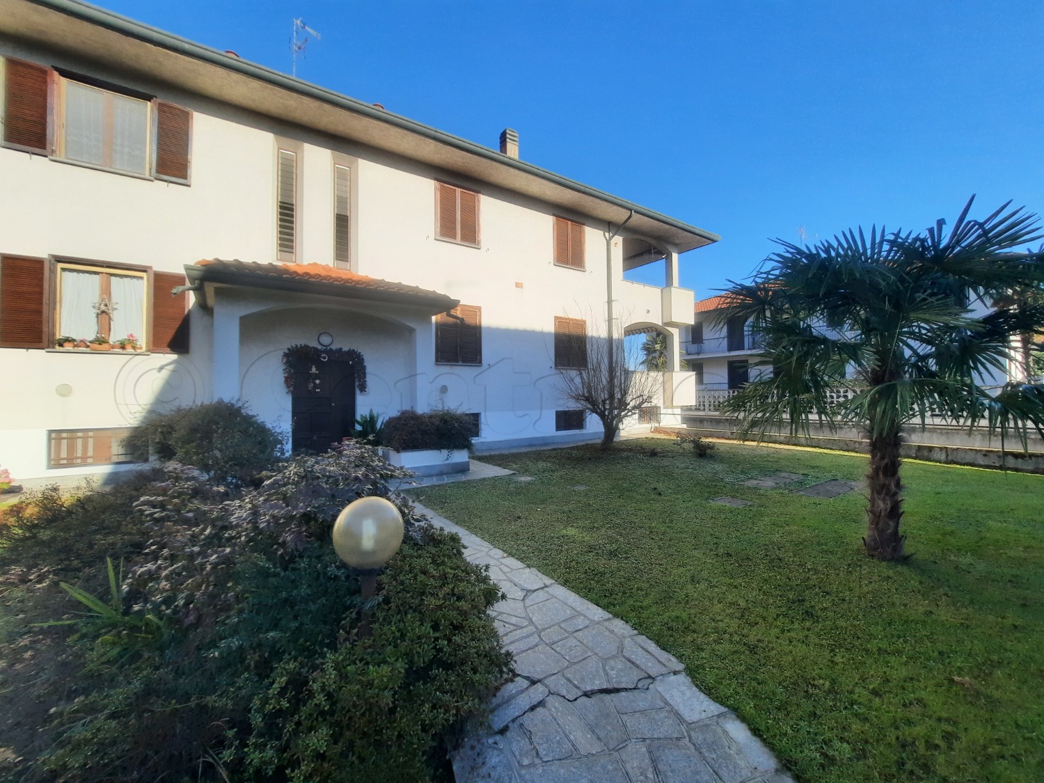 MAGENTA: 3 LOCALI CON TERRAZZINO E BOX € 175.000