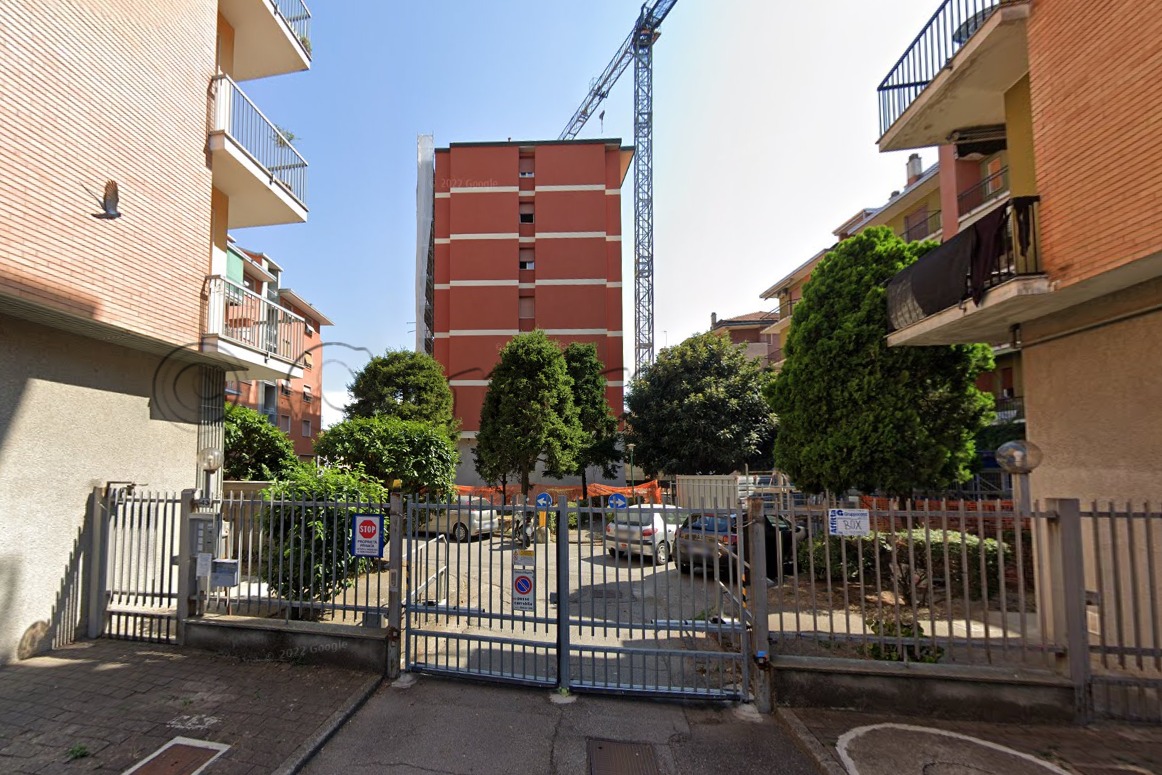 MAGENTA: 3 LOCALI IN CENTRO VUOTO € 600