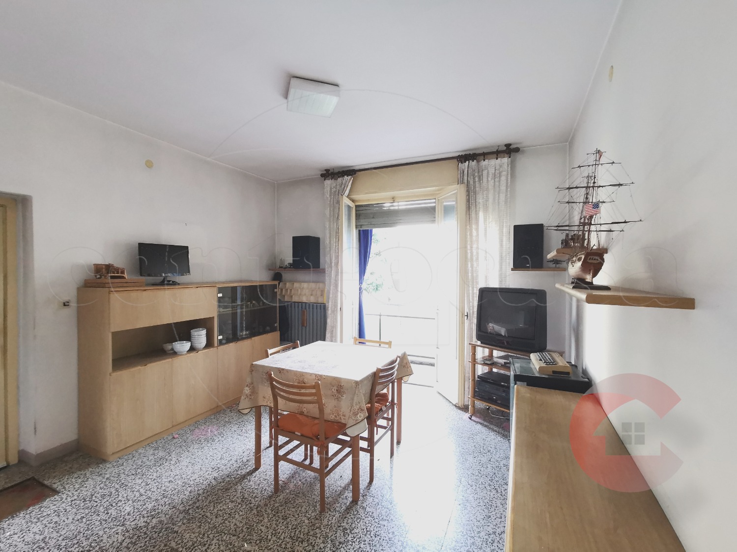 MAGENTA: 3 LOCALI CON BOX E 2 CANTINE € 98.000