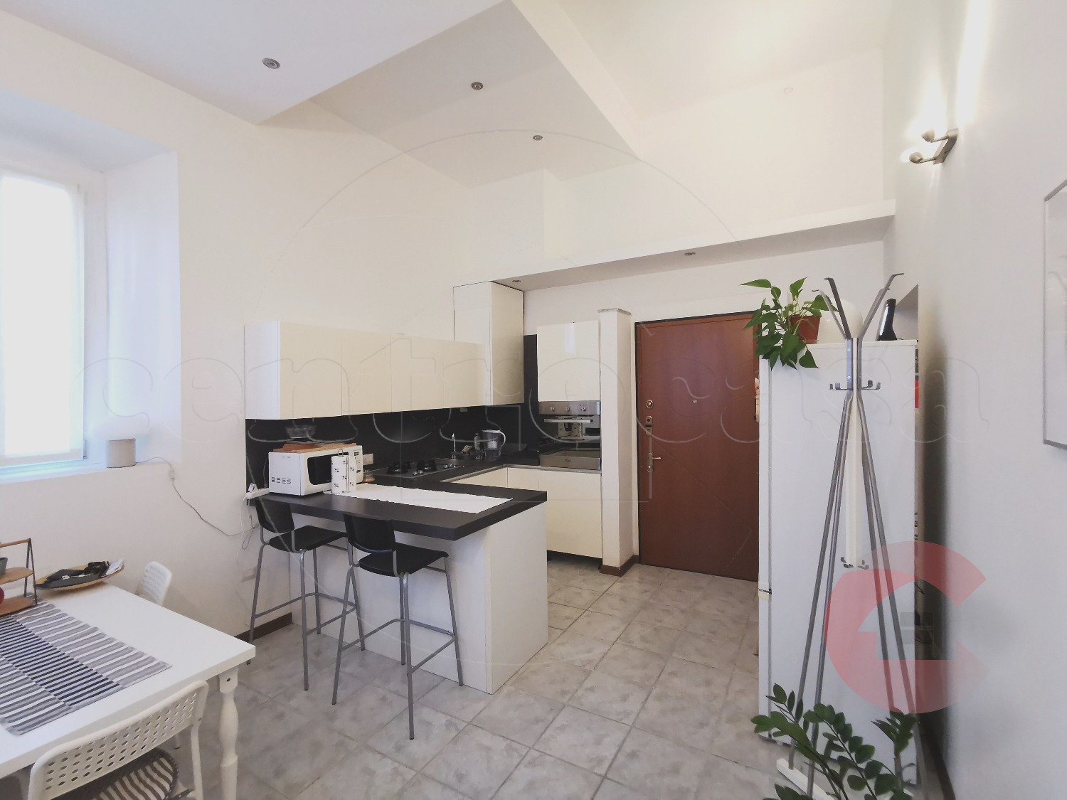 MAGENTA: 2 LOCALI ARREDATO € 600