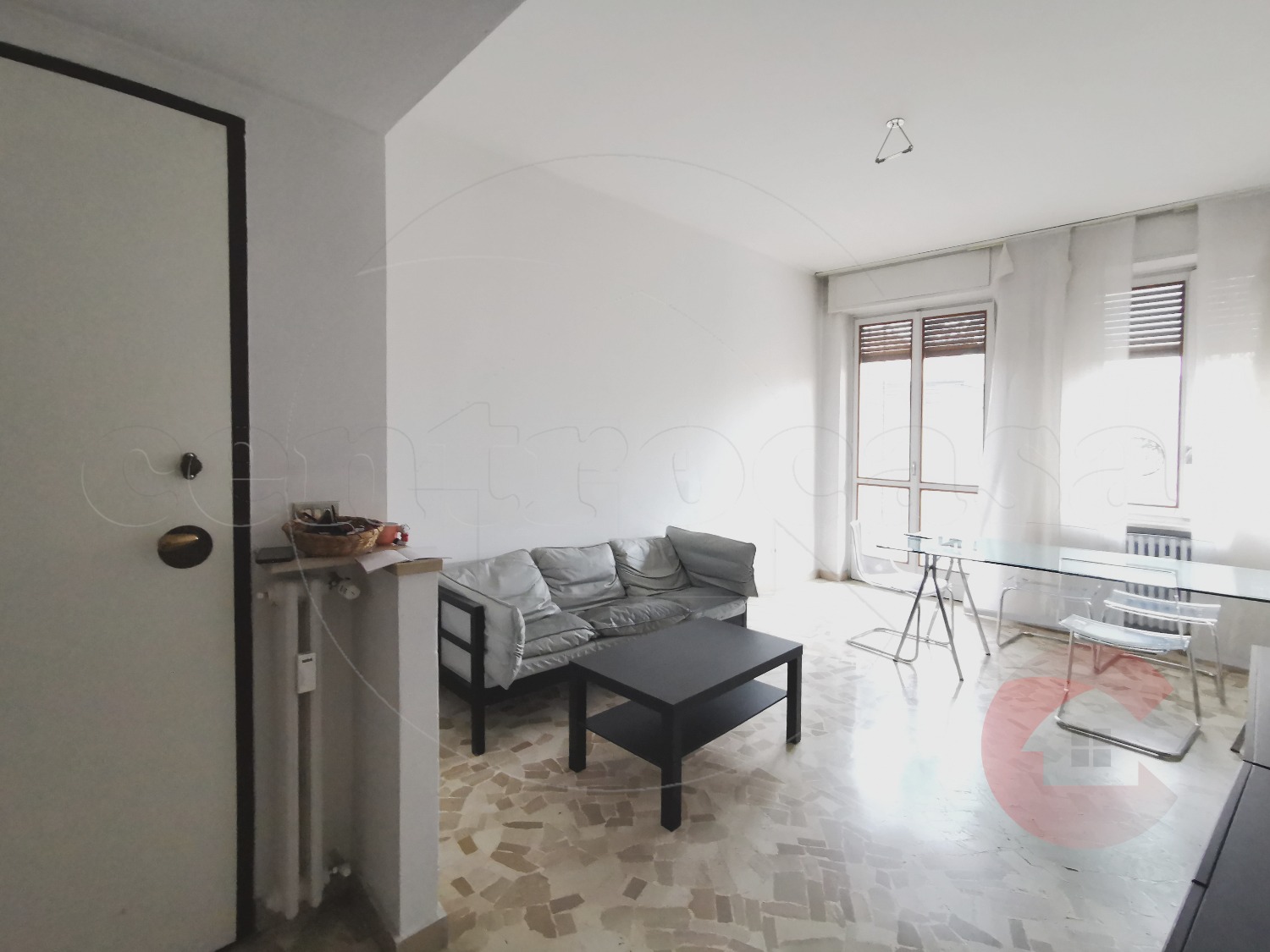 MAGENTA: 2 LOCALI ARREDATO € 700