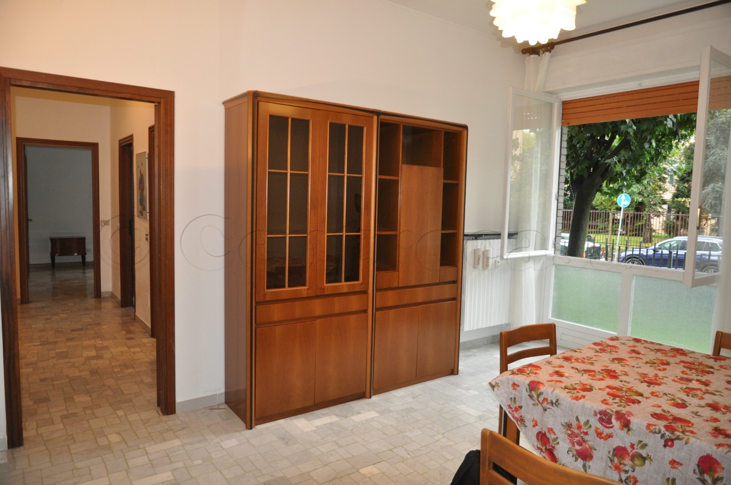 MAGENTA: 2 LOCALI AMPIO CON CANTINA € 99.000