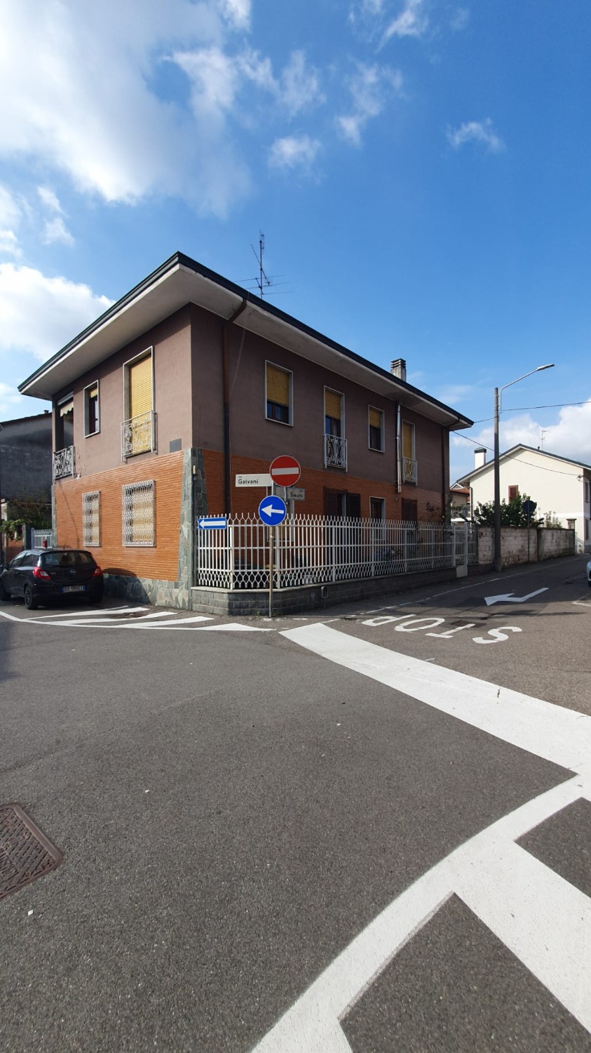 MAGENTA: BILOCALE ARREDATO IN VILLA € 500