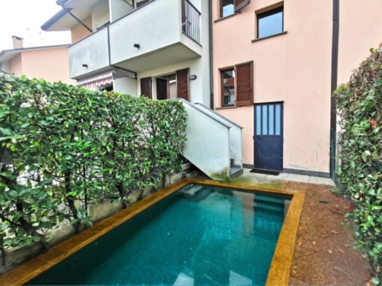 MAGENTA:RECENTE VILLA A SCHIERA CON GIARDINO € 268.000