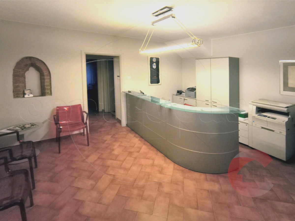 MAGENTA: PRESTIGIOSO UFFICIO IN AFFITTO € 1.000
