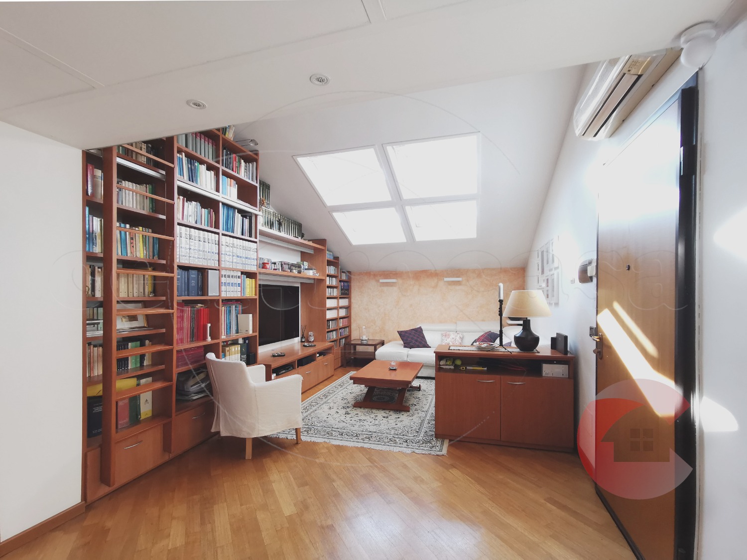 BAREGGIO:3 LOCALI+DOPPI SERVIZI OTTIMO STATO € 205.000