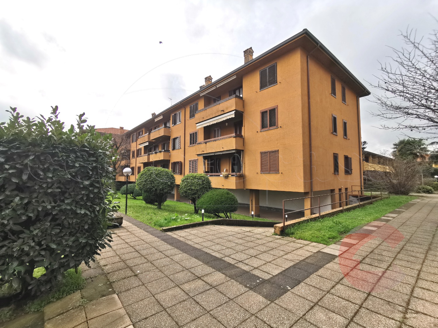 VITTUONE: 3 LOCALI CON DOPPI SERVIZI + BOX € 175.000