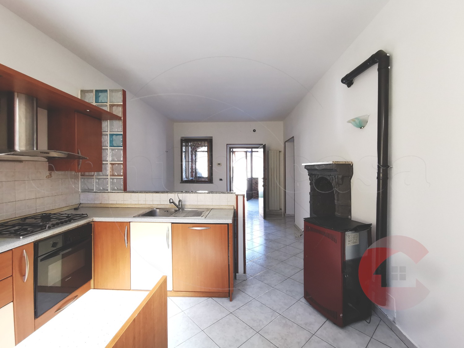 MARCALLO: BILOCALE IN CORTE CON PORTICO € 79.000