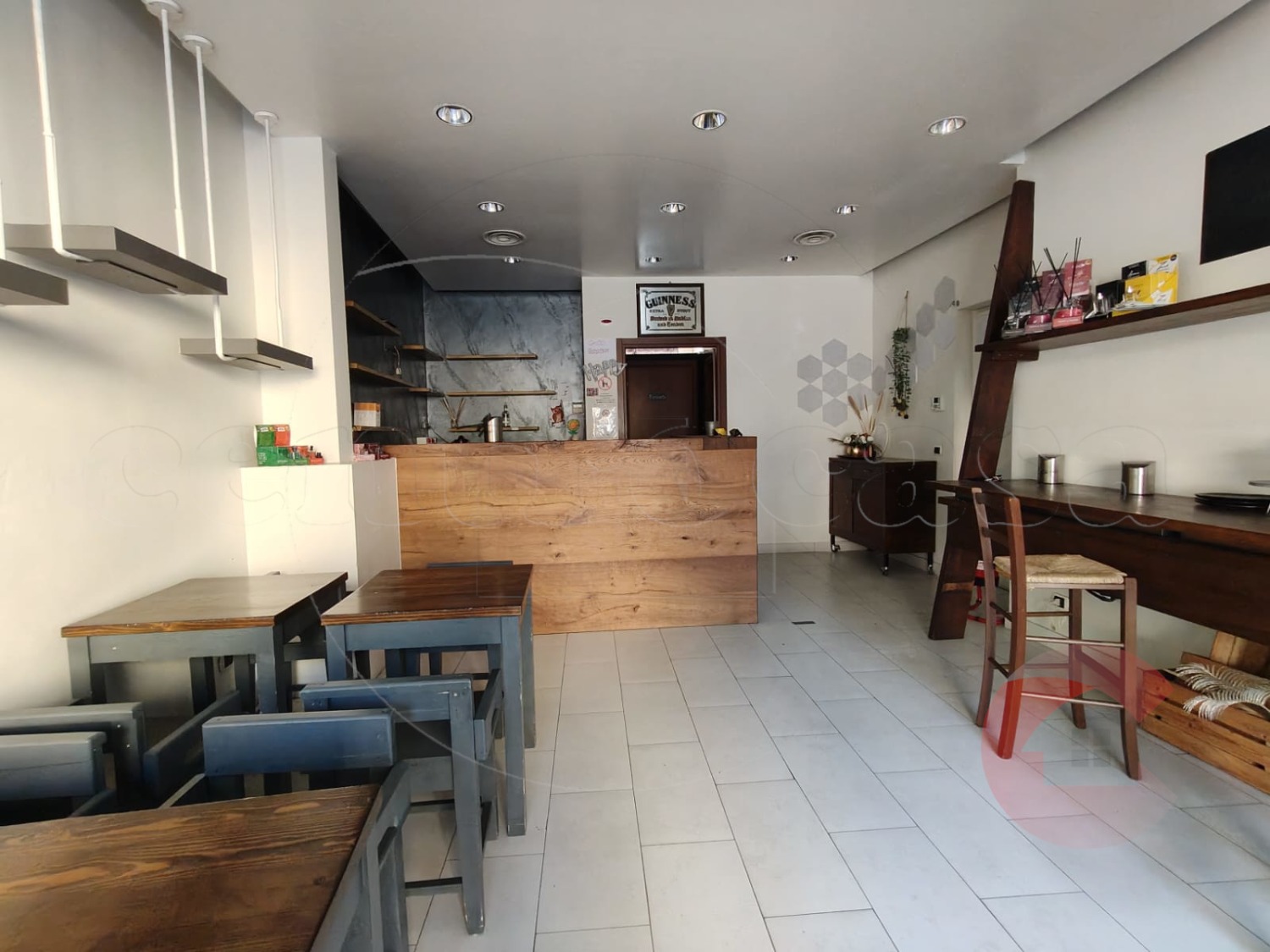 MAGENTA: IN VIA CENTRALE NEGOZIO ARREDATO € 1.000