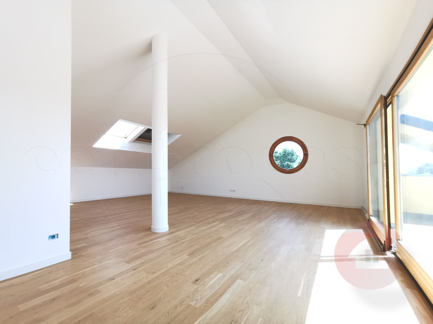 MAGENTA: LUSSUOSO ATTICO CON TRIPLI SERVIZI € 490.000