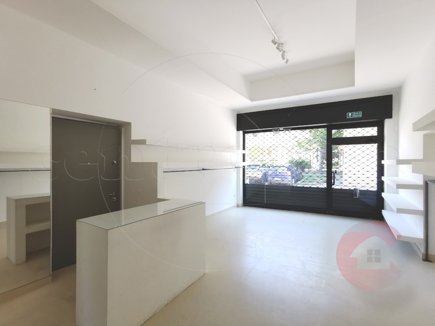 MAGENTA: LOCALE COMMERCIALE RISTRUTTURATO € 98.000
