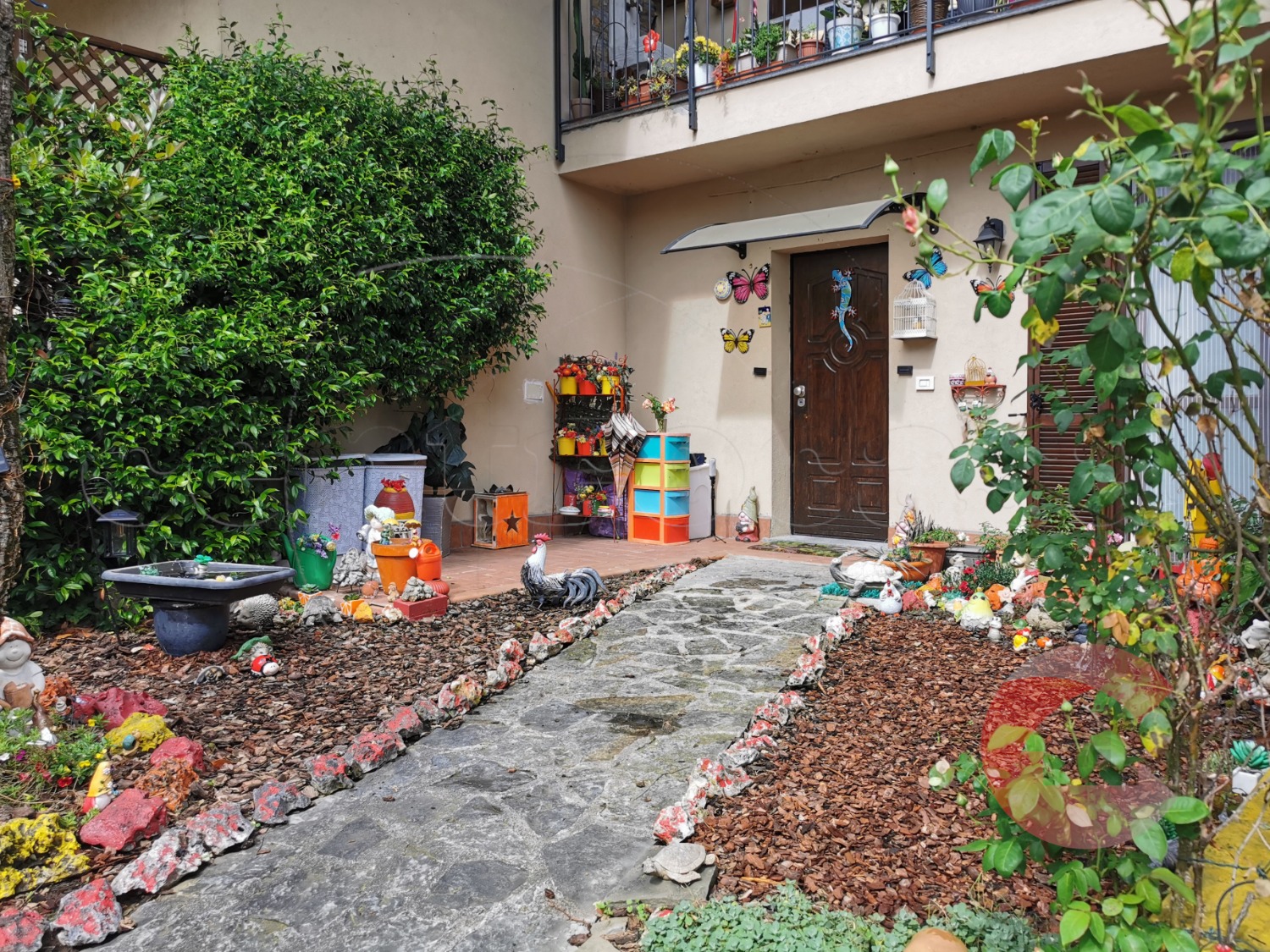 MAGENTA: CASA SEMI INDIPEND.CON GIARDINO+BOX € 169.000