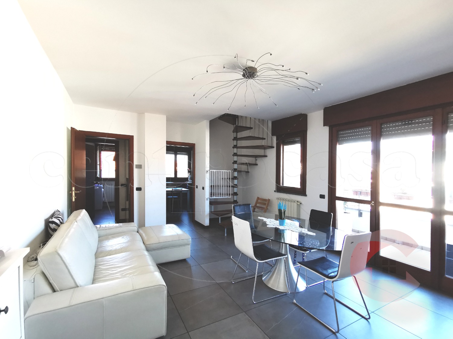 MAGENTA: 5 LOCALI IN OTTIME CONDIZIONI € 298.000  