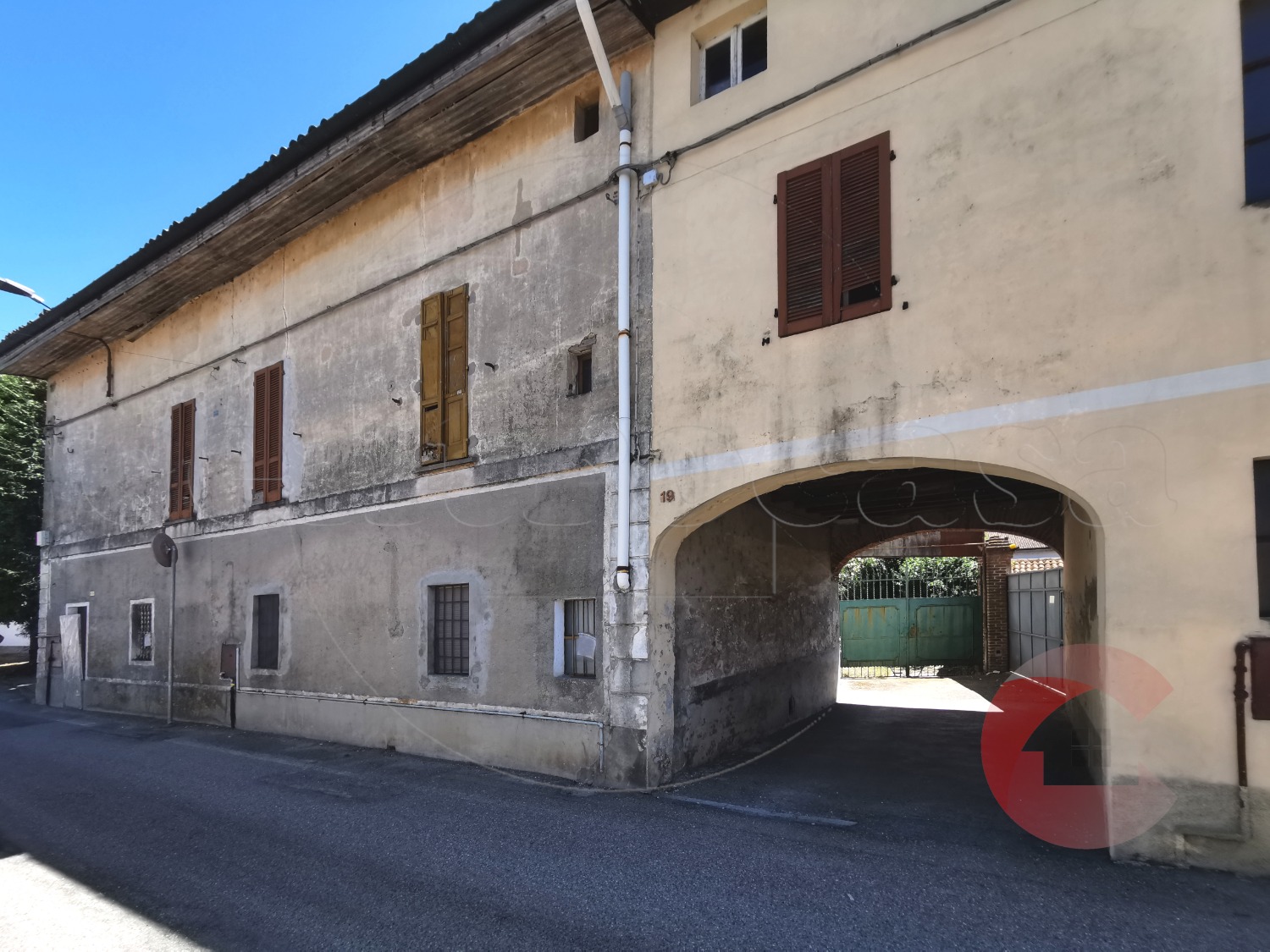 BORGOLAVEZZARO: PROPRIETA' CON TERRENO € 120.000