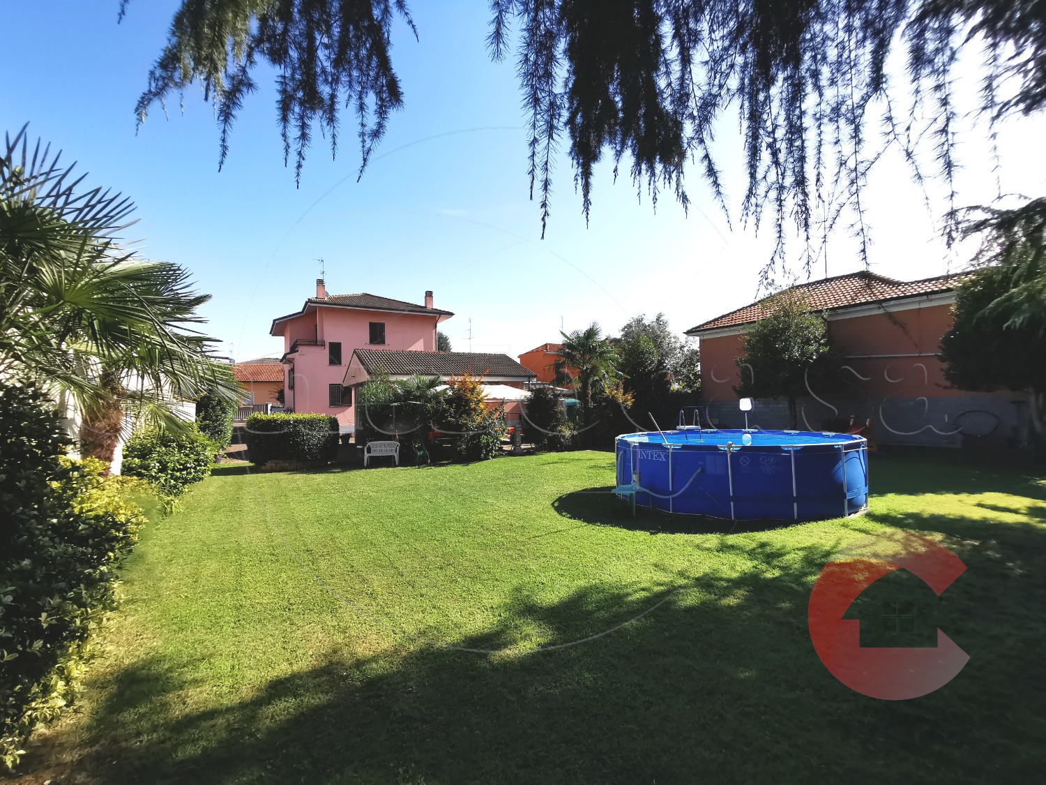 MAGENTA:  VILLA IND. CON TERRENO EDIFICABILE € 547.000