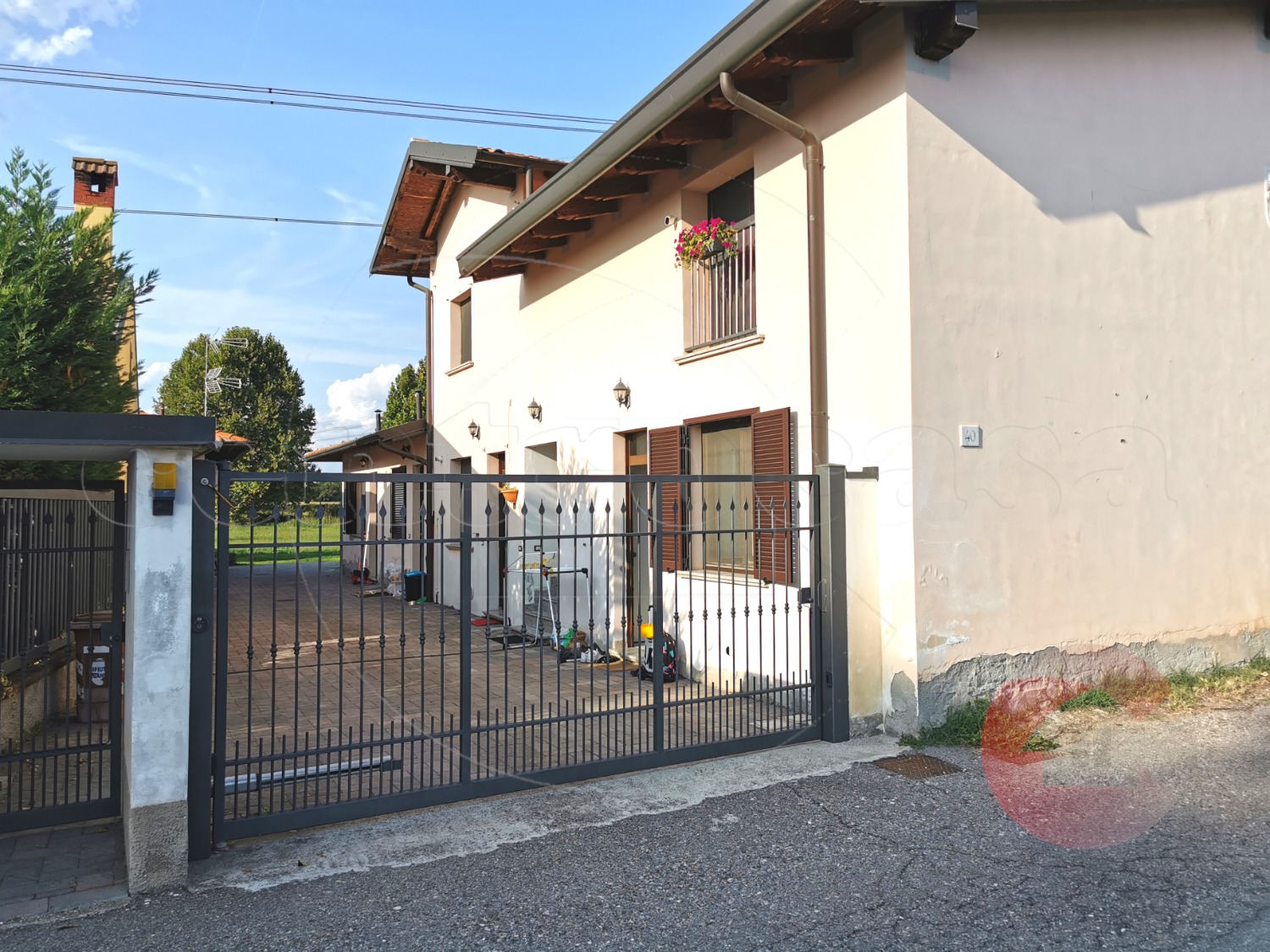 MAGENTA: BILOCALE CON POSTO AUTO € 500