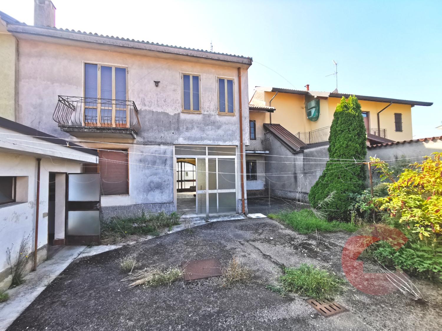OSSONA: CORTILE INDIPENDENTE CON TERRENO € 289.000