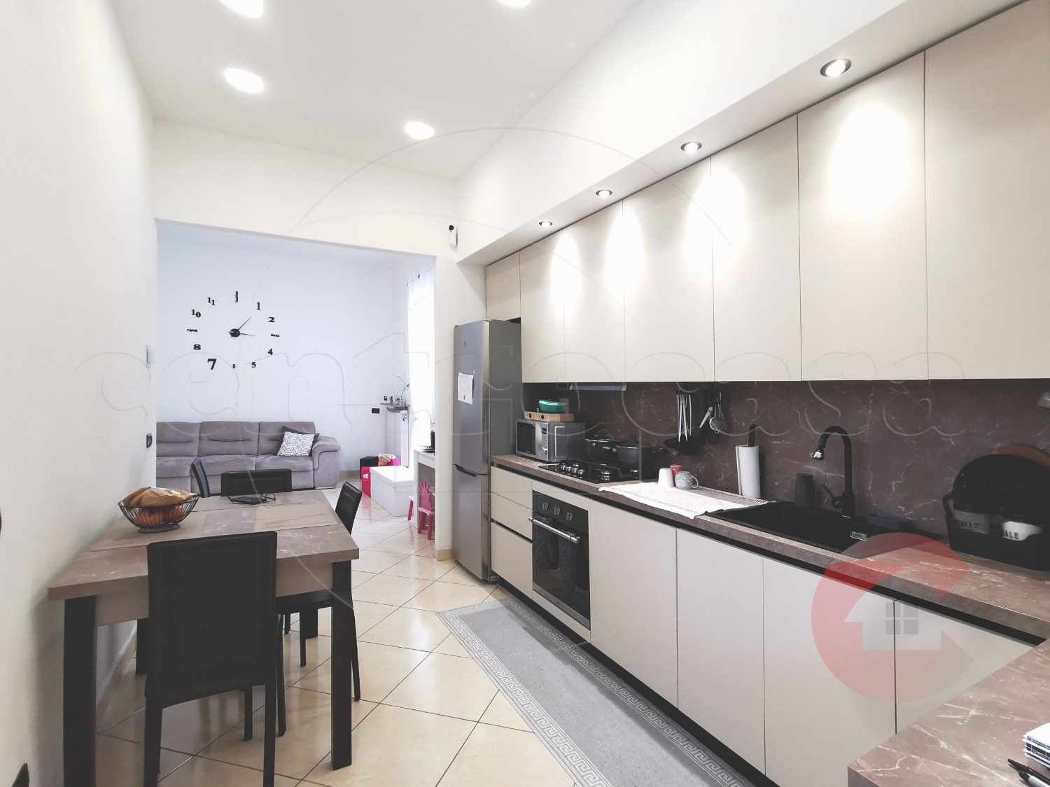 CORBETTA: AMPIO 2 LOCALI RISTRUTTURATO + BOX € 165.000