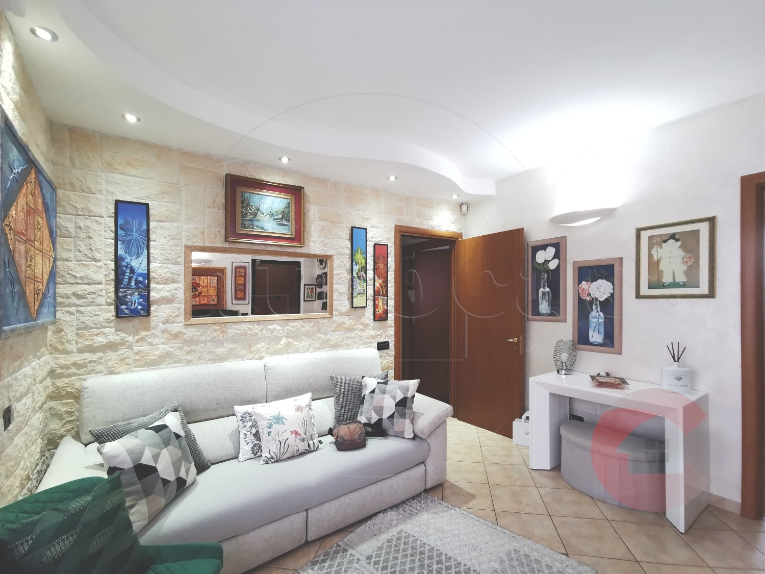 CORBETTA: BILOCALE+CORTILETTO+BOX DOPPIO € 160.000