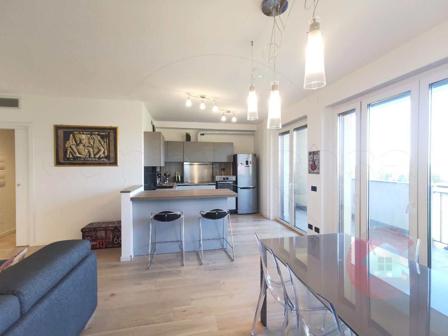 MAGENTA: TRILOCALE CON DOPPI SERVIZI + BOX € 280.000