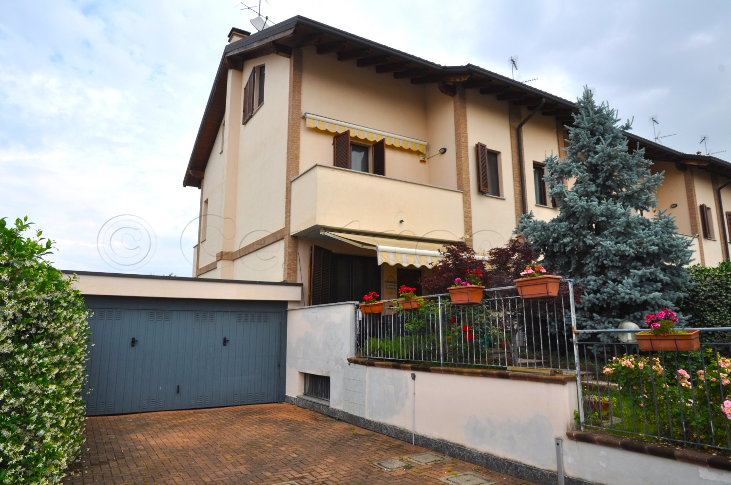 MAGENTA: VILLA DI TESTA CON GIARDINO PRIVATO € 400.000