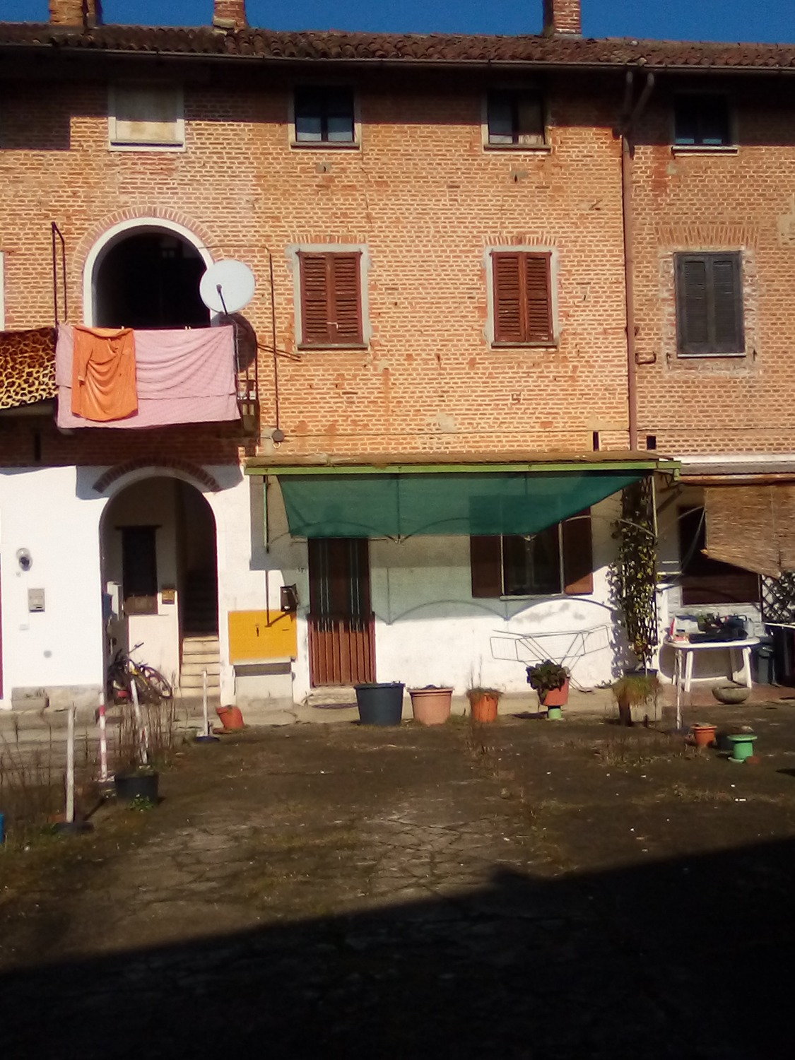 ROBECCO: CASA DI CORTE DA RISTRUTTURARE € 40.000