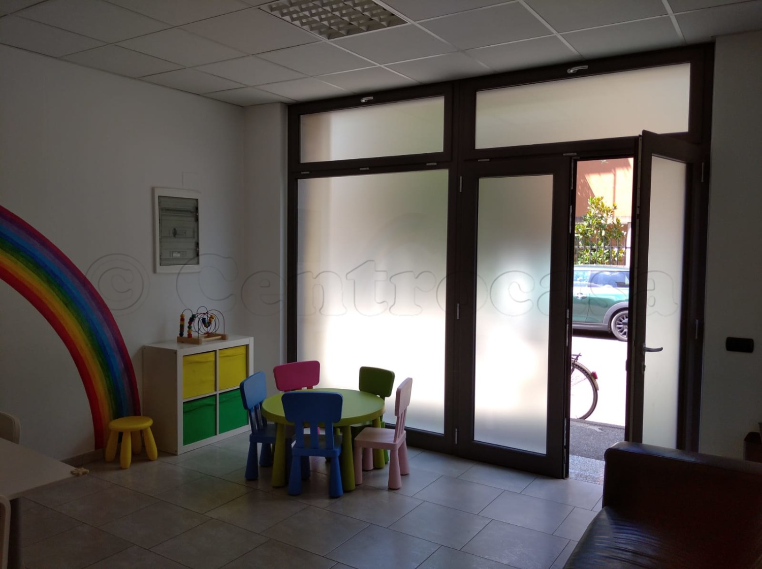 MAGENTA: NEGOZIO/UFFICIO CON VETRINA € 700