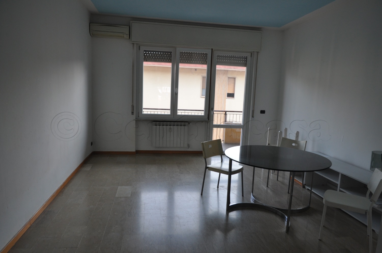 MAGENTA: CENTRALISSIMO 2 LOCALI + BOX € 600