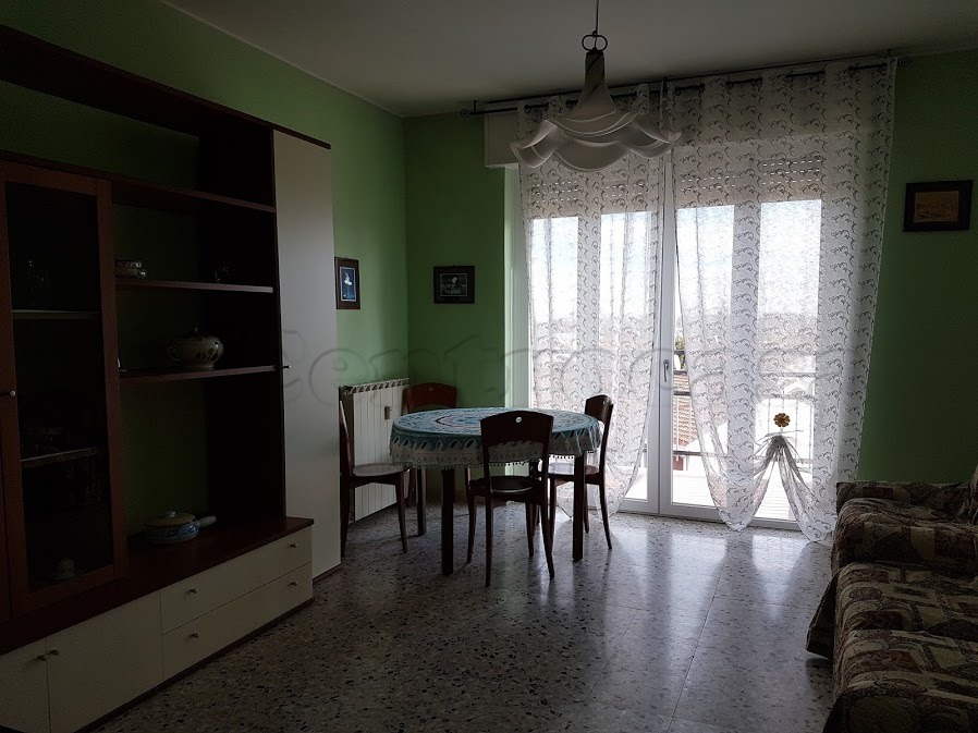 MAGENTA: 3 LOCALI ARREDATO € 650