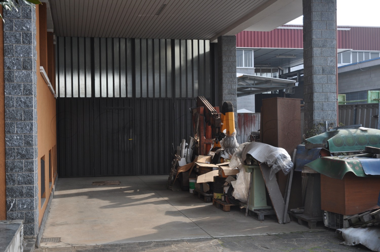 MAGENTA: CAPANNONE 970 MQ IN ZONA INDUSTRIALE € 2.000